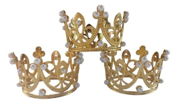 Coronas grandes para brillar como una reina El detalle que transforma tus postres en puro glamour