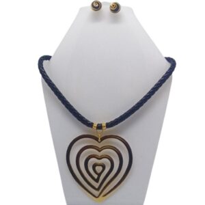 Juego de Collar Gargantilla y Aretes con Amuleto del amor