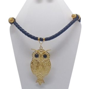 Juego de Collar y Aretes en Cuero Sintético con Dije de Búho Arte y Amuleto