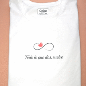Camiseta todo lo que das vuelve