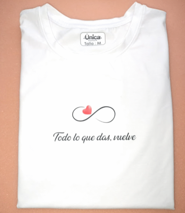 Camiseta todo lo que das vuelve