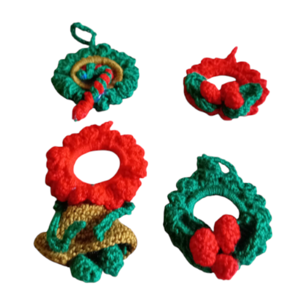 Cuatro adornos para el árbol