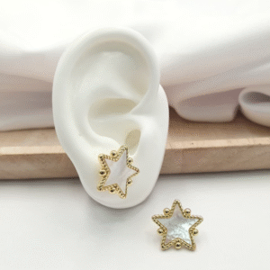 Aretes Estrella en Resina Tipo Nacar