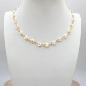 Collar Flores Chaquiras y Cristal