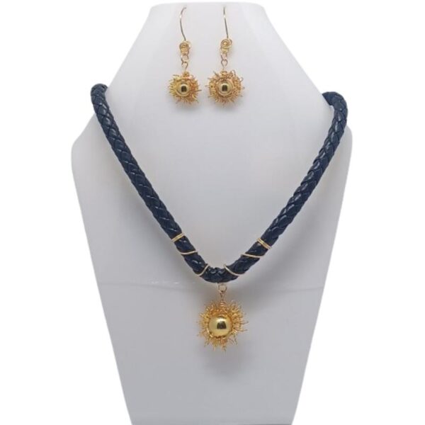 Juego de Collar y Aretes Llamas del Recuerdo