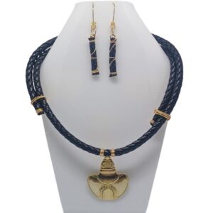 Juego de Collar y Aretes Tierra Sagrada en Cuero Sintético