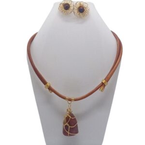 Juego de Collar Gargantilla y Aretes en Cuero Legítimo con Cornalina