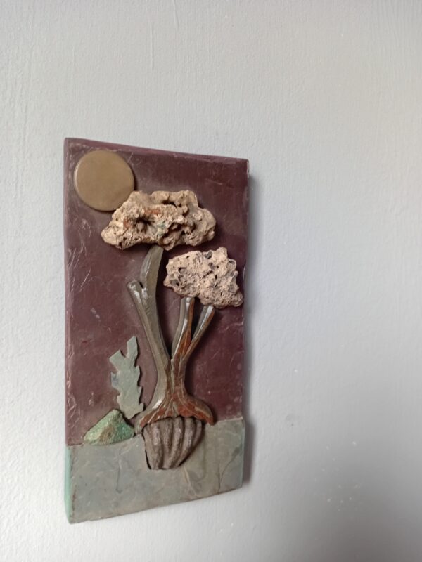 Árbol con fósil pequeño - Imagen 2